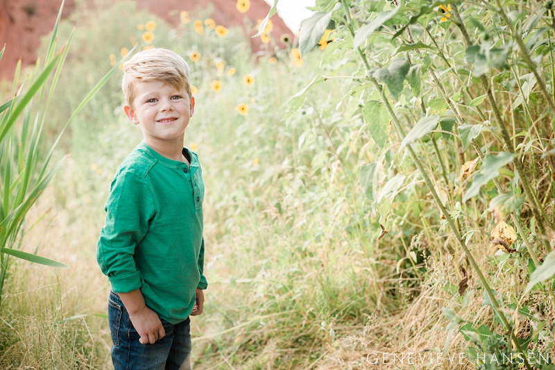 red-rock-canyon-open-space-family-photo-session-colorado-springs-manitou-springs-co-tall-grass-wild-natural-15