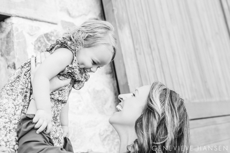 market-street-at-dc-ranch-family-session-north-scottsdale-holiday-photos-kids-candid-playful-photographer-6